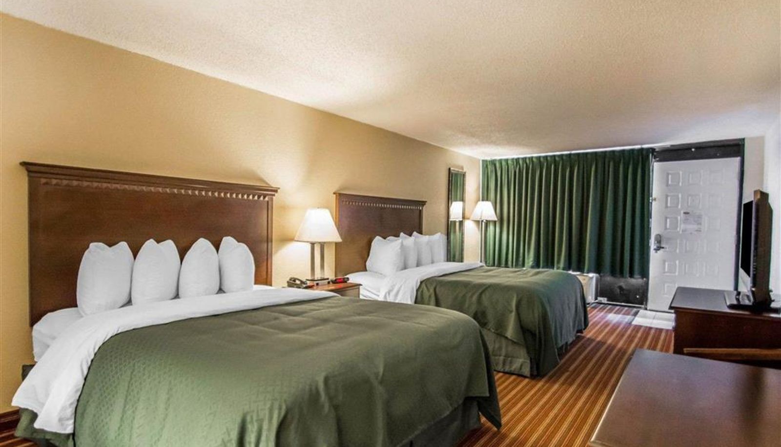 Camera - Quality Inn & Suites at Tropicana Field