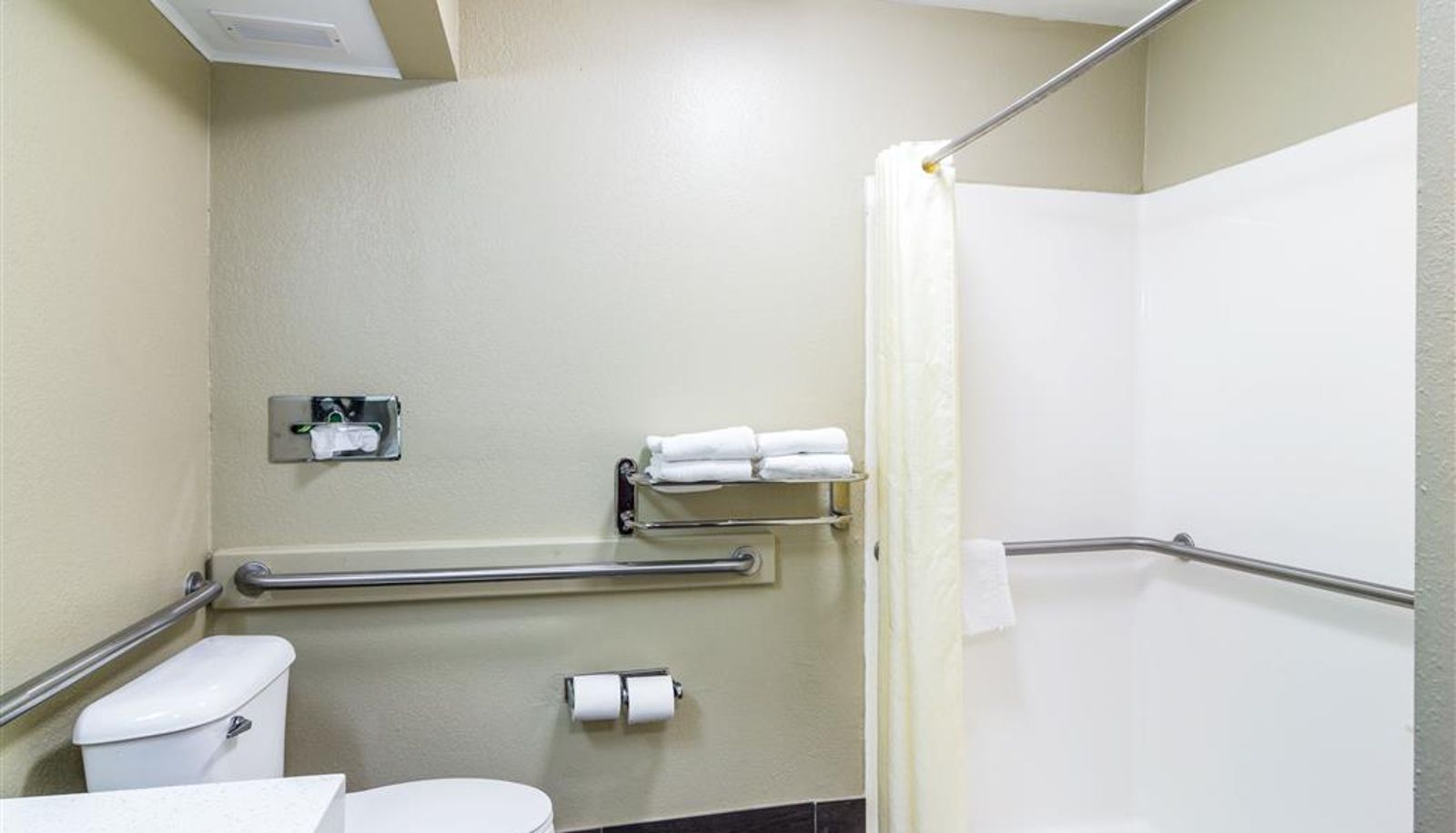 Room - Quality Inn & Suites Canton GA