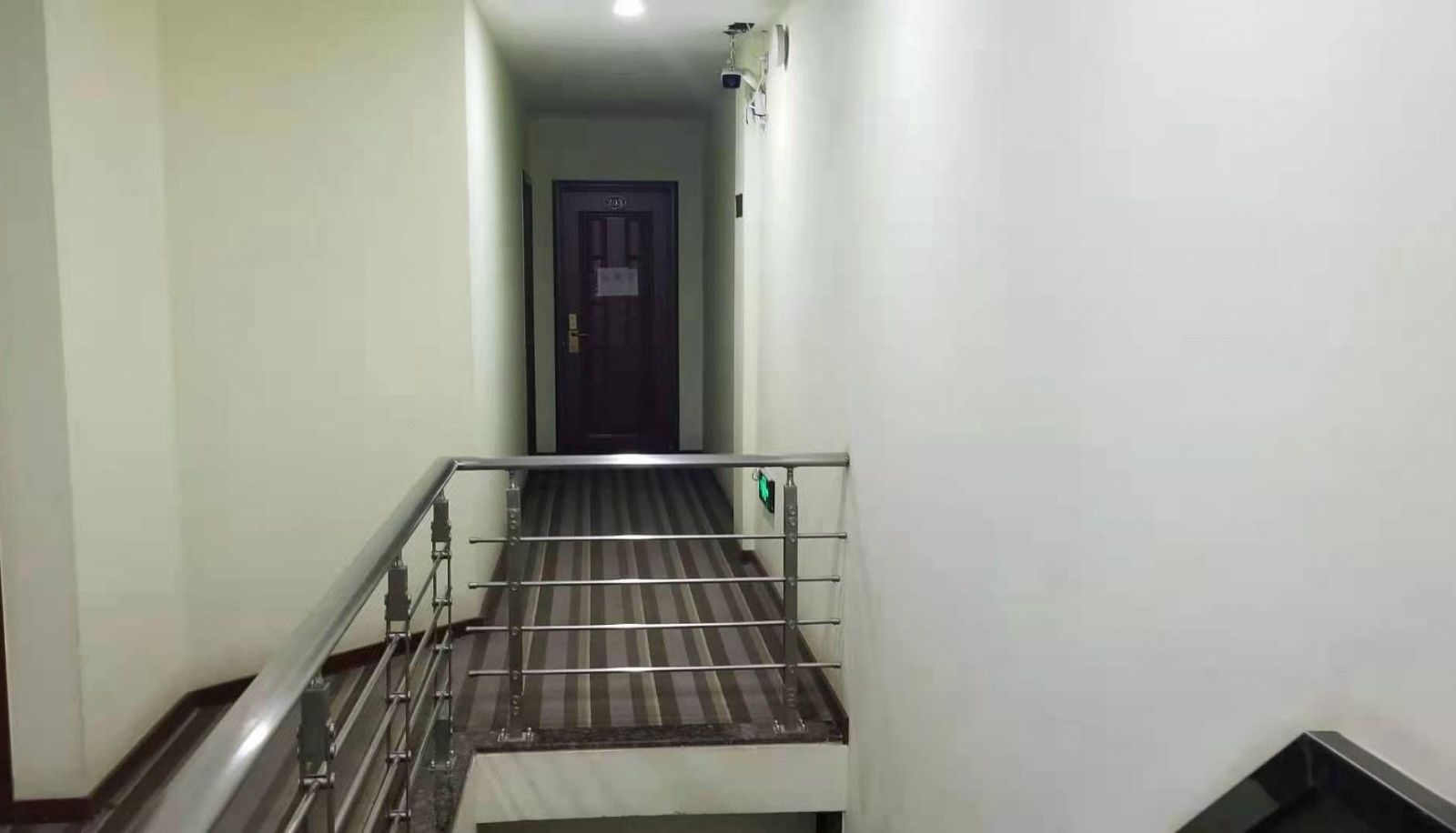 Buitenruimte van het hotel - Delana Business Hotel