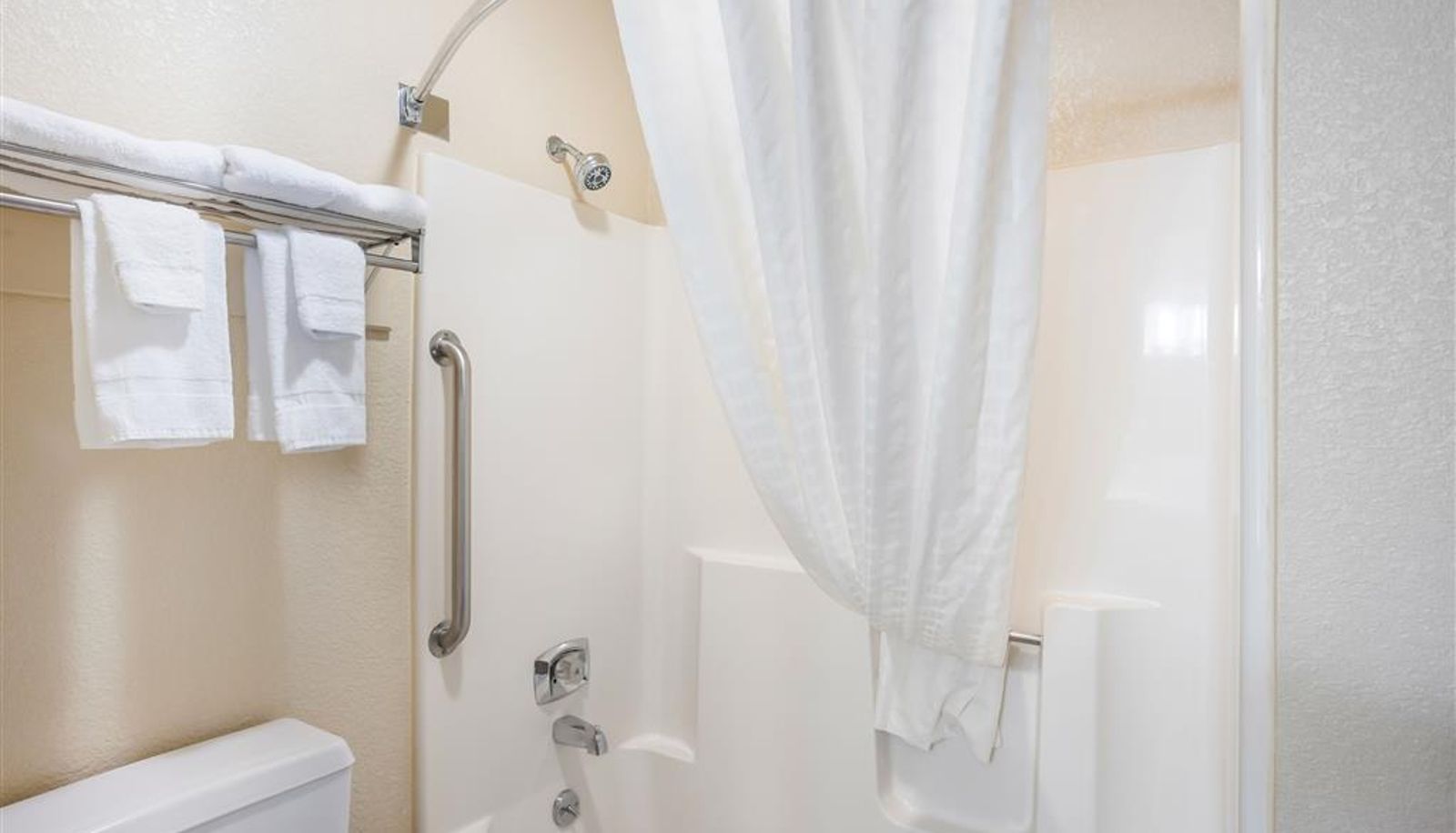 Room - Quality Inn Cedar Rapids South