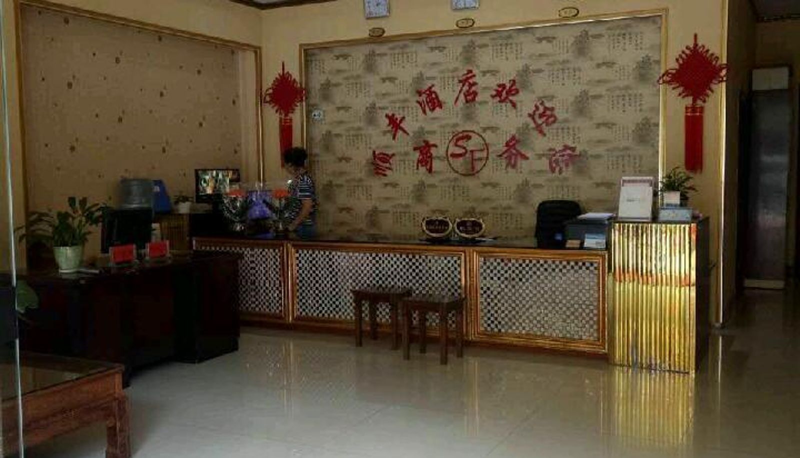 Buitenruimte van het hotel - Shunfeng Hotel