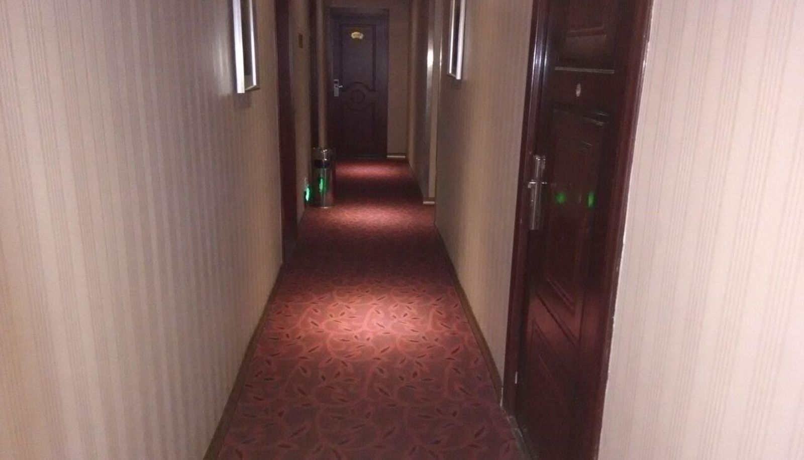 Buitenruimte van het hotel - Jinfeilang Business Hotel