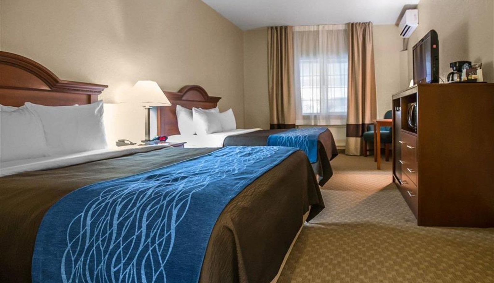 Room - Quality Inn & Suites Dixon near I-88