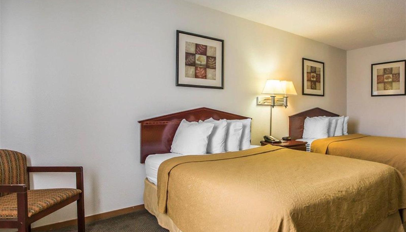Room - Quality Inn Peru near Starved Rock State Park