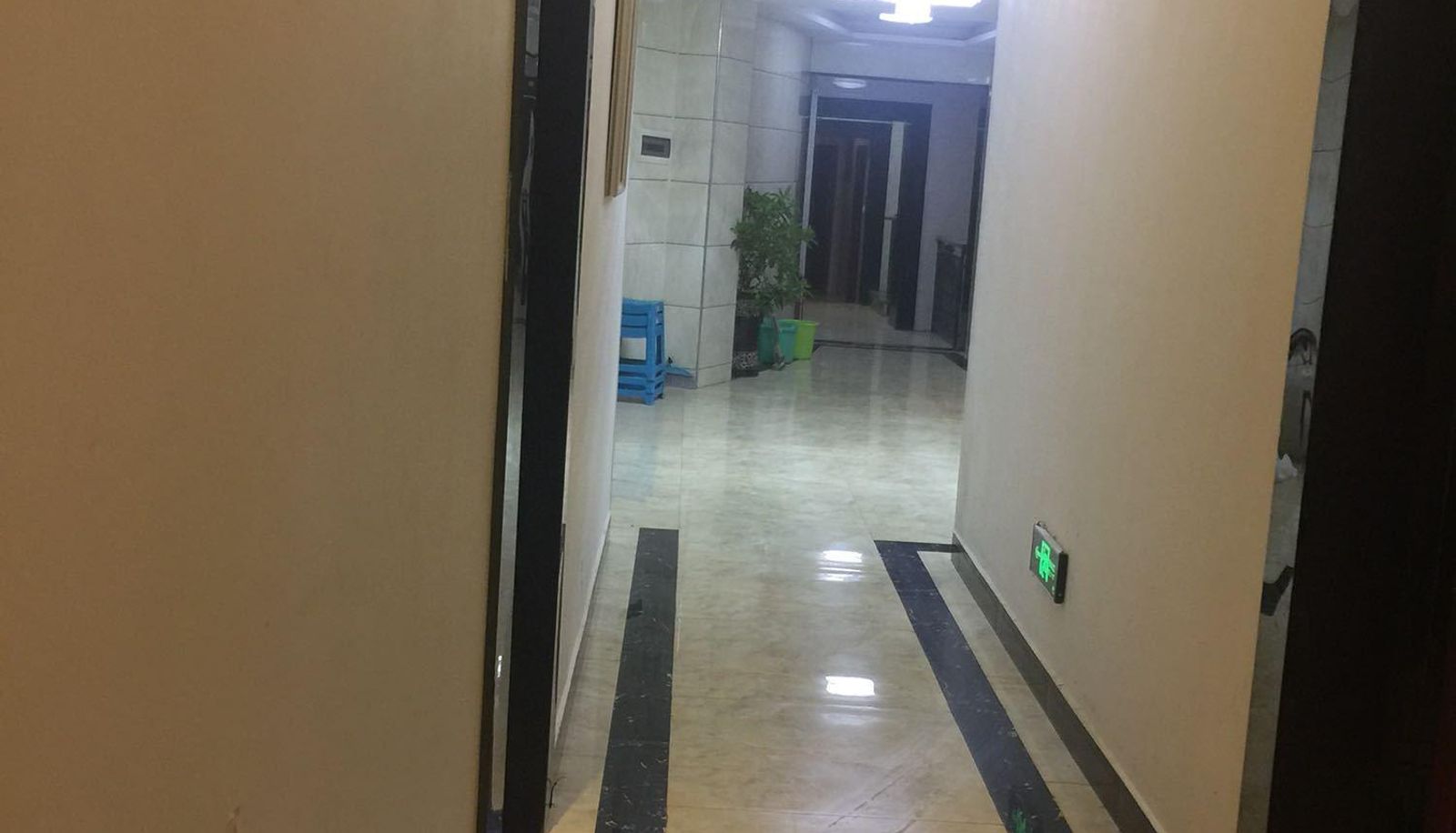 Area esterna dell'hotel - Jinjiang Business Hotel
