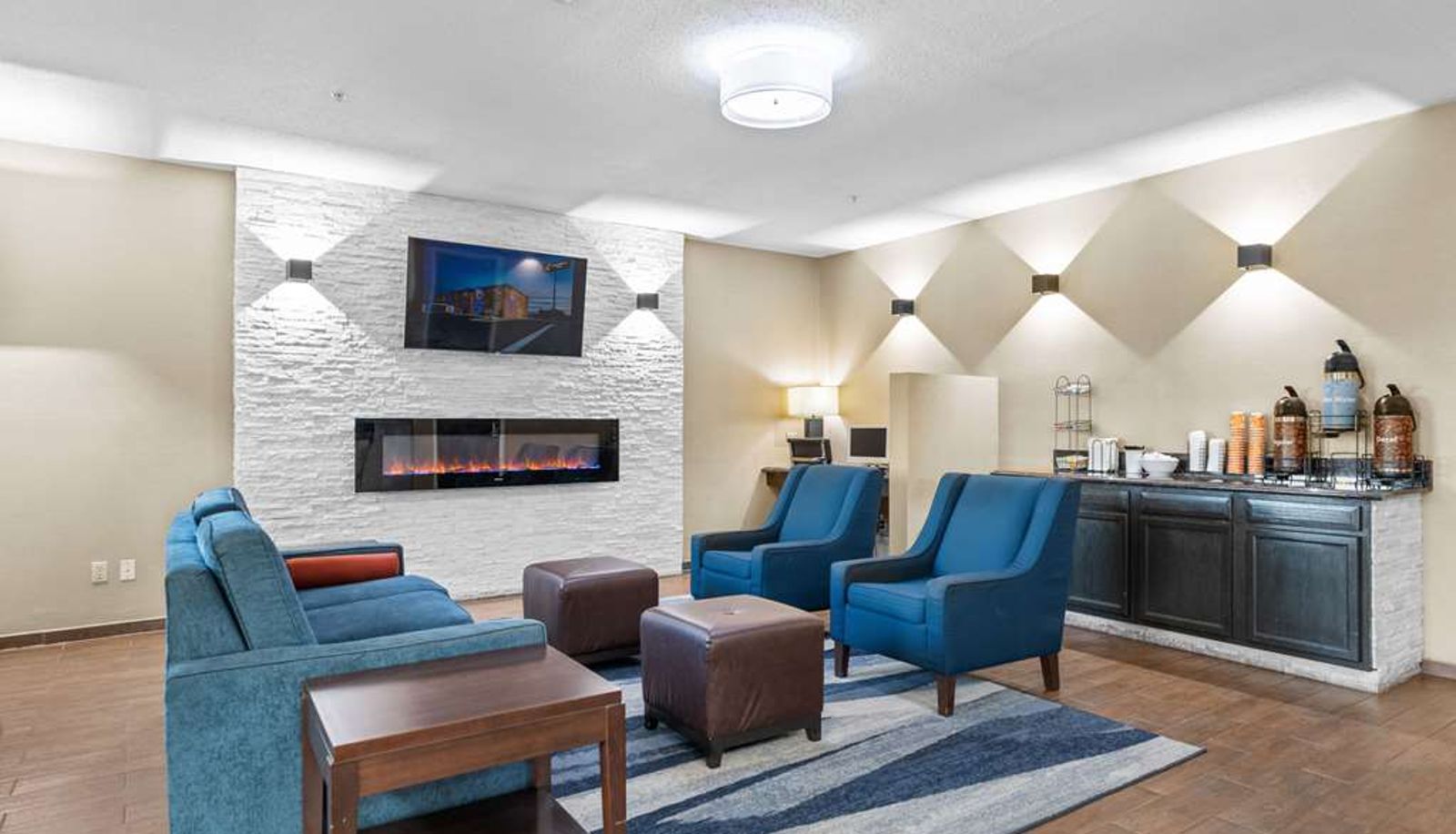 Hall - Comfort Inn Hobart-Merrillville