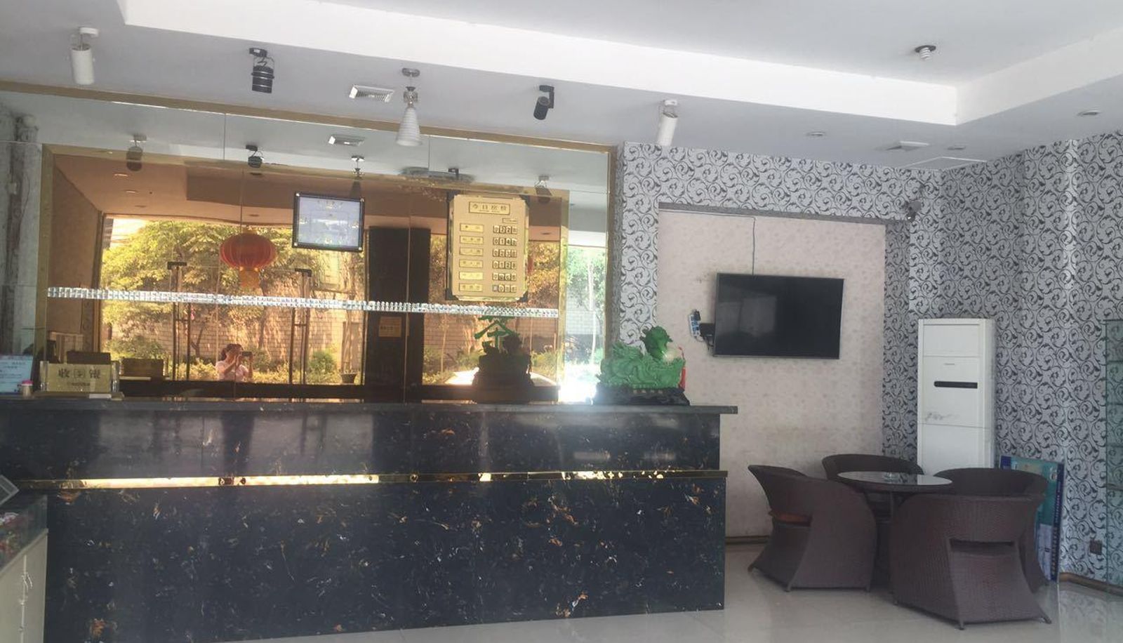 Area esterna dell'hotel - Xuri Business Hotel
