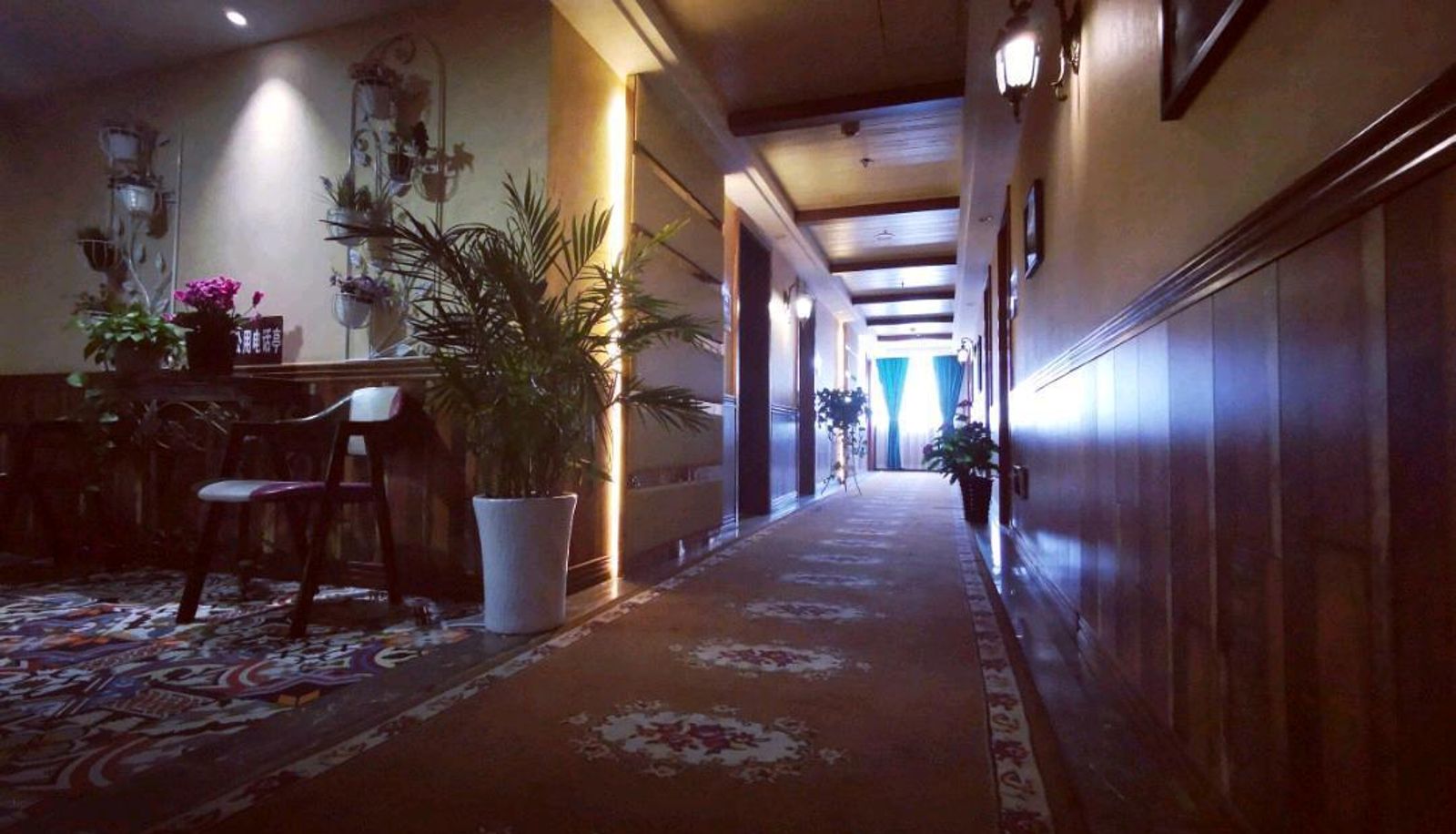 Buitenruimte van het hotel - Weiyas Garden Hotel