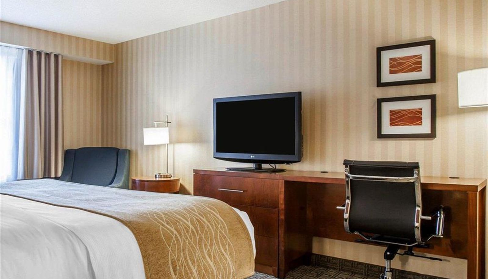Camera - Comfort Inn & Suites Sturbridge-Brimfield