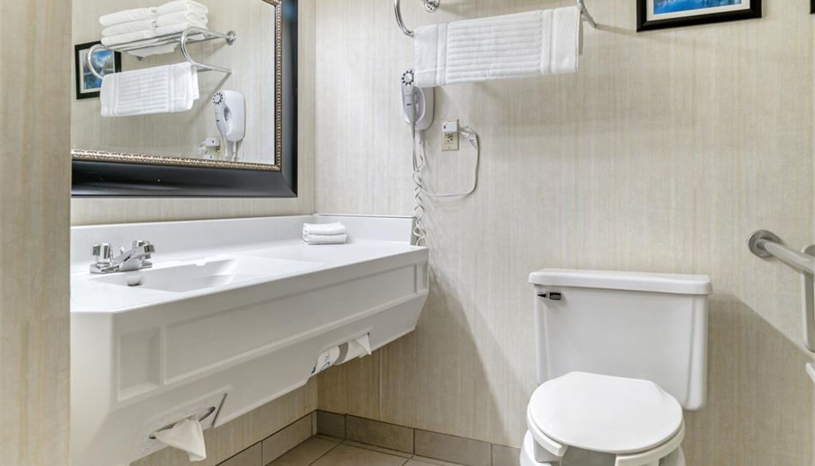 Room - Comfort Inn Manistique