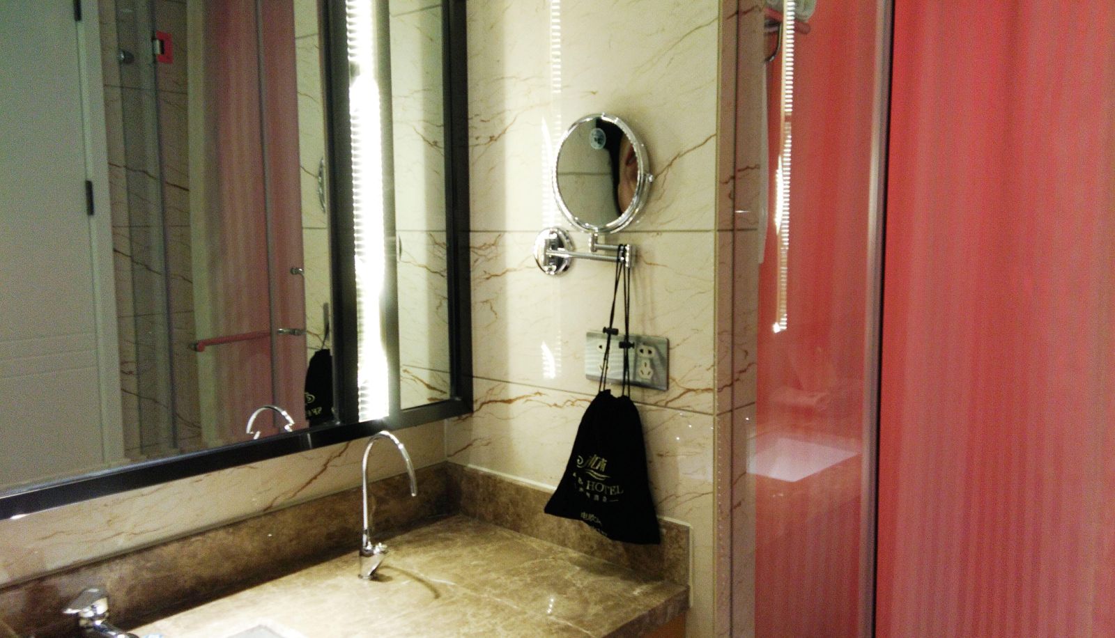 Area esterna dell'hotel - Shuifu Hotel