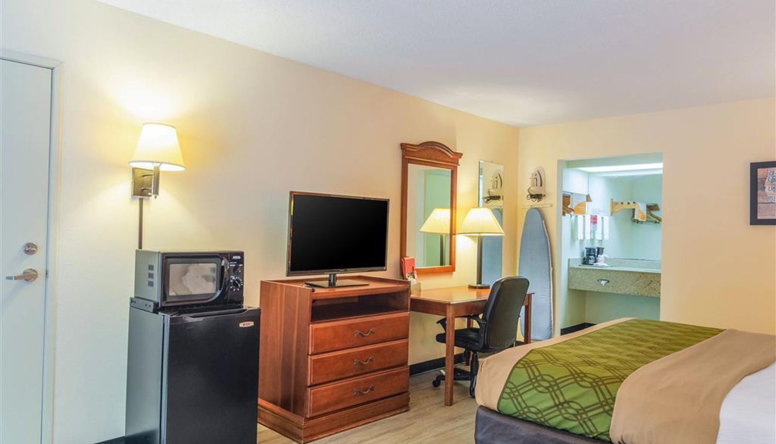 Zimmer - Econo Lodge Inn & Suites Gulfport Airport