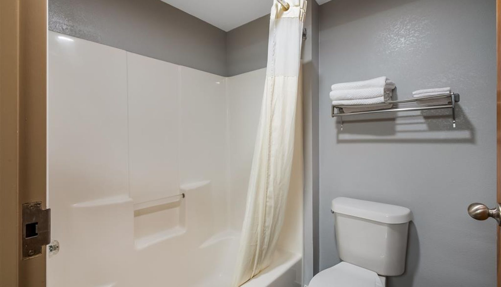 Zimmer - Econo Lodge  Inn & Suites