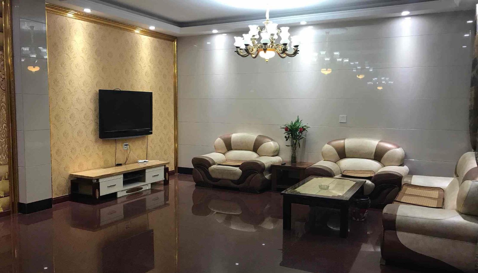Zewnętrzna część hotelu - Mingli Hotel