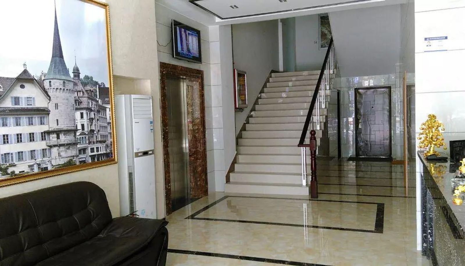 Buitenruimte van het hotel - Xinshijia Hotel