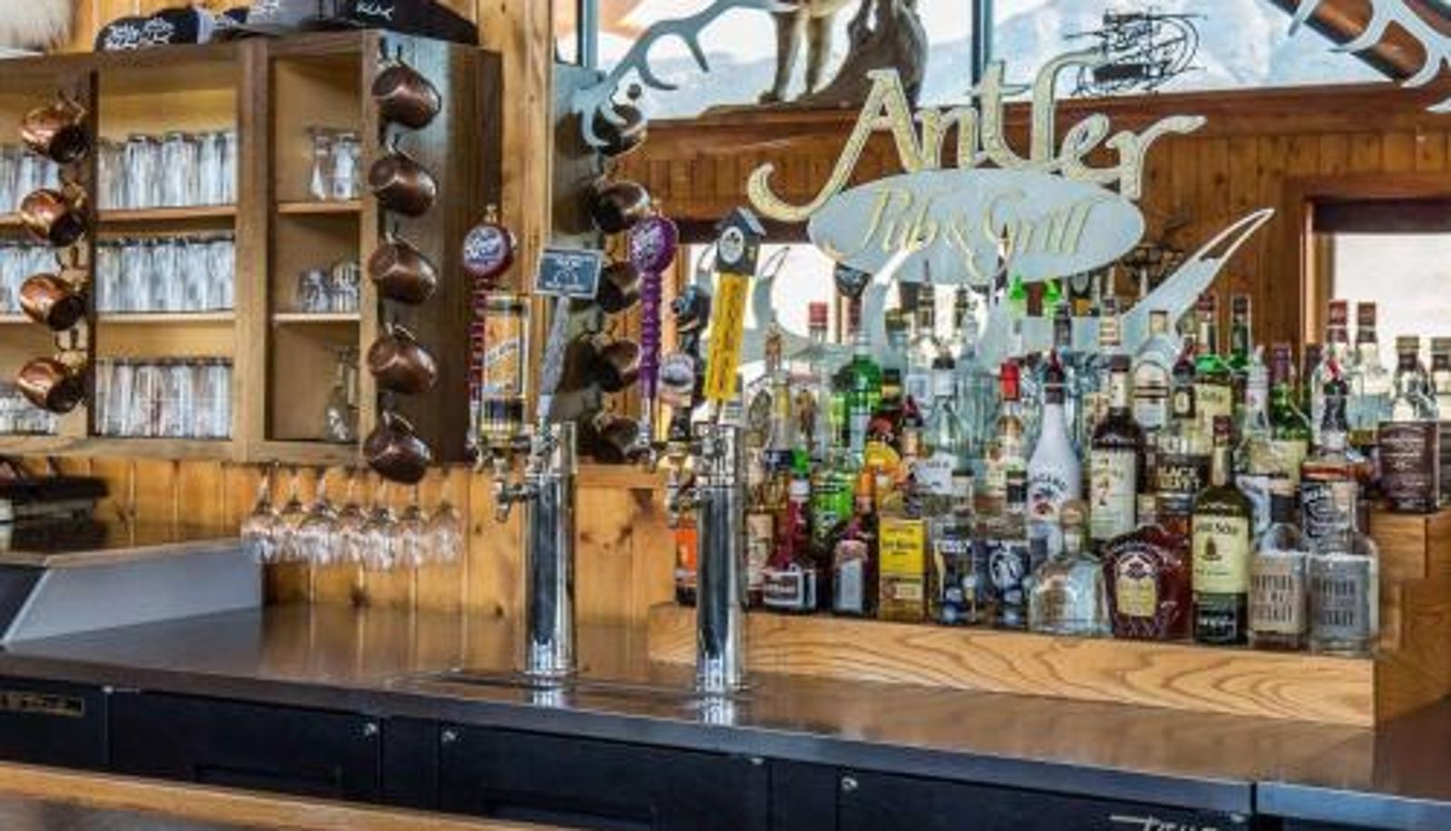 Bar - The Antler Lodge - Gardiner