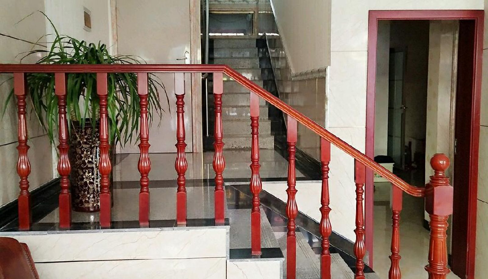 Buitenruimte van het hotel - Huatian Business Hotel