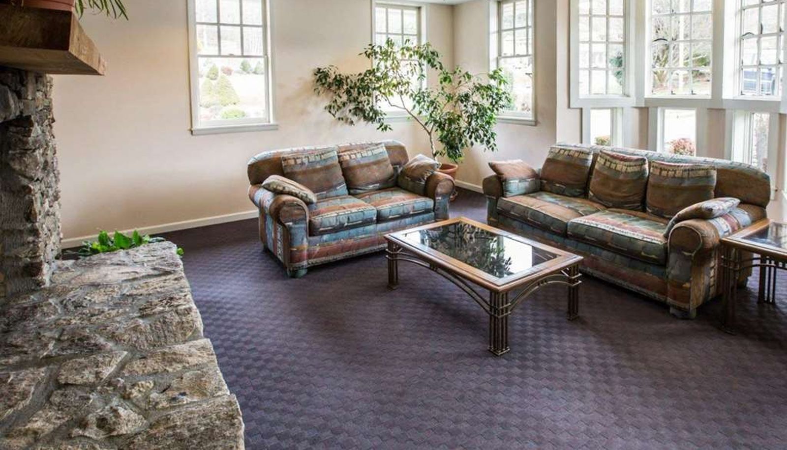Lobby - SureStay by Best Western Cherokee on the River