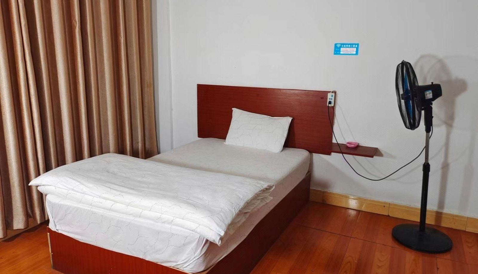 Zimmer - Xingwang Accommodation (Dongfanghong Street Store)