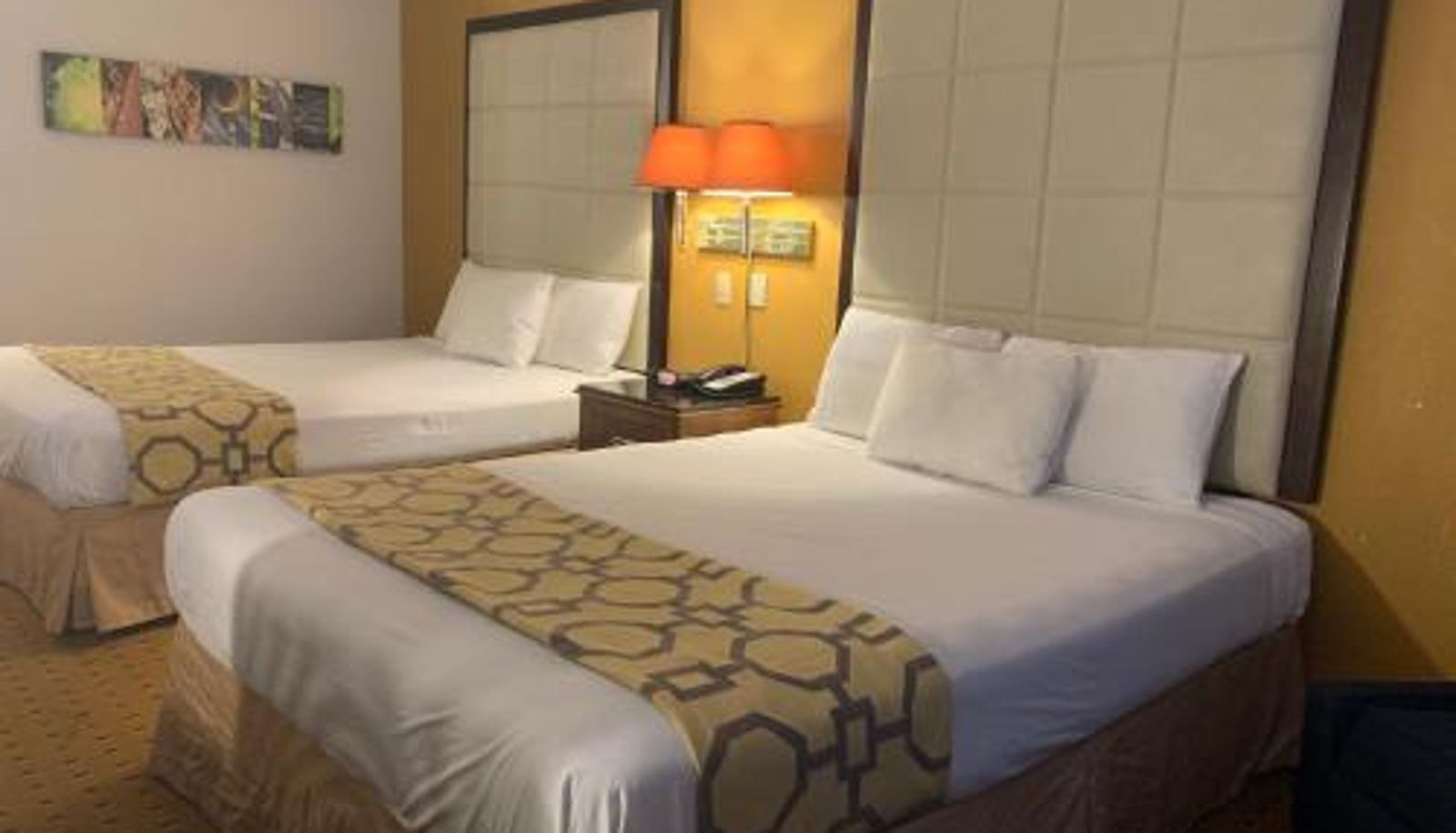 Room - Brentwood Inn & Suites