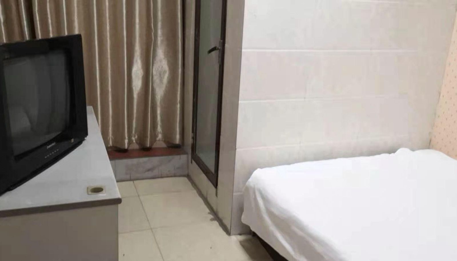Kamer - Jilong Hotel (Yuxi Plaza Store)