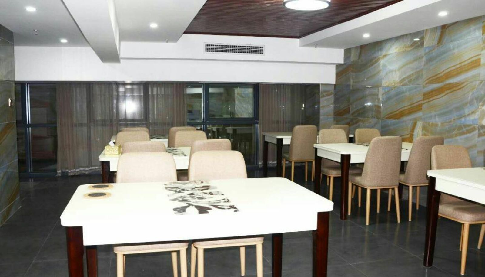 Hotel outdoor area - Dikai Business Hotel