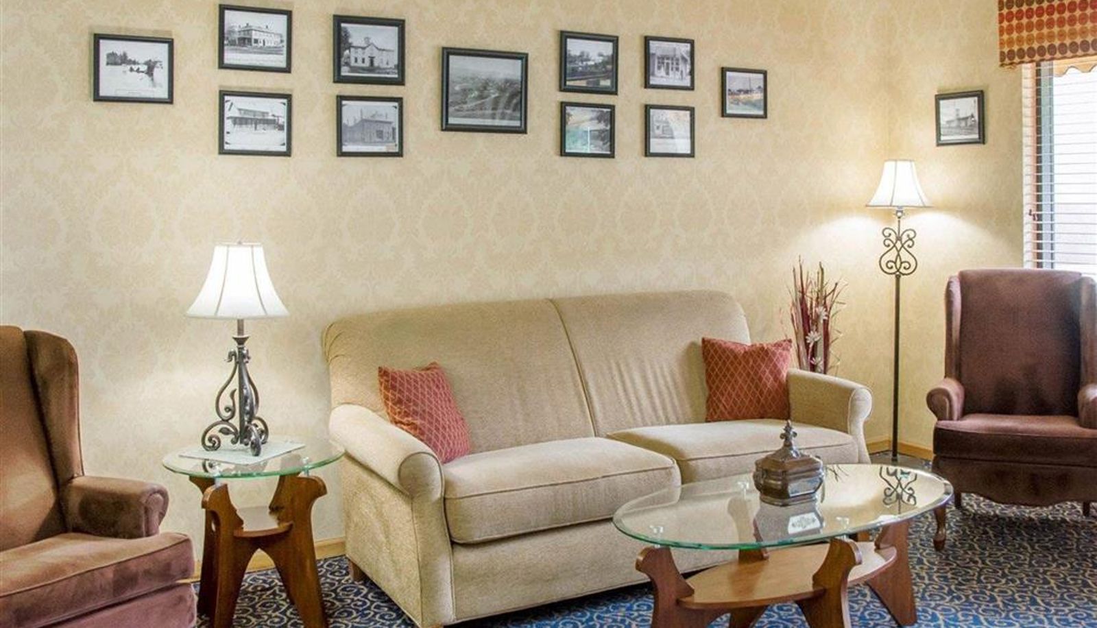 Hall - COMFORT INN PIKETON