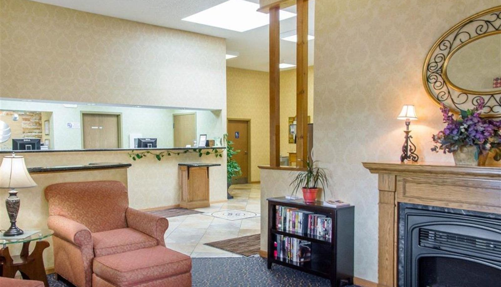 Hall - COMFORT INN PIKETON