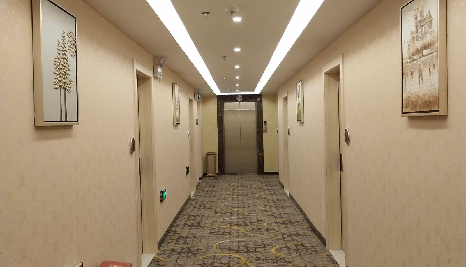 Buitenruimte van het hotel - Minghua Hotel