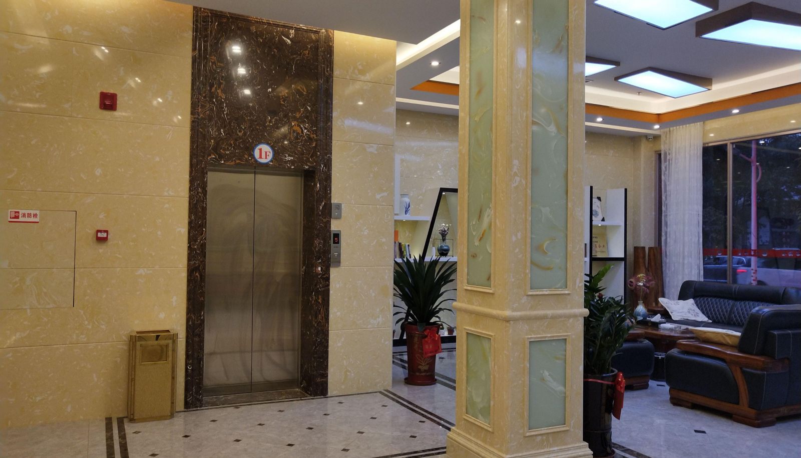 Buitenruimte van het hotel - Minghua Hotel