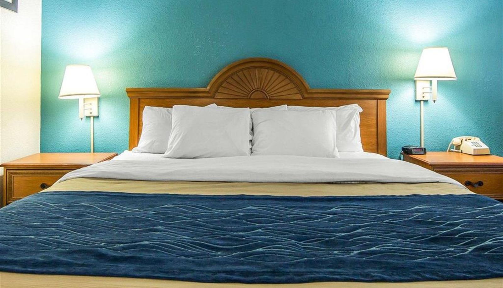 Room - Quality Inn & Suites Circleville