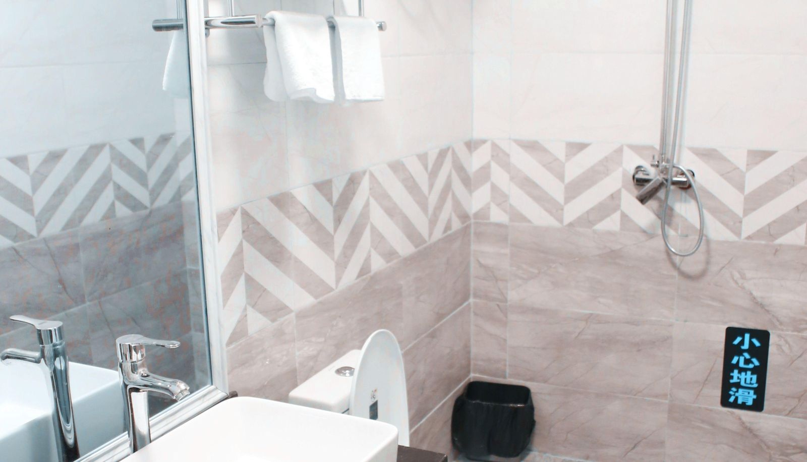 Zewnętrzna część hotelu - Jingyuan Business Hotel