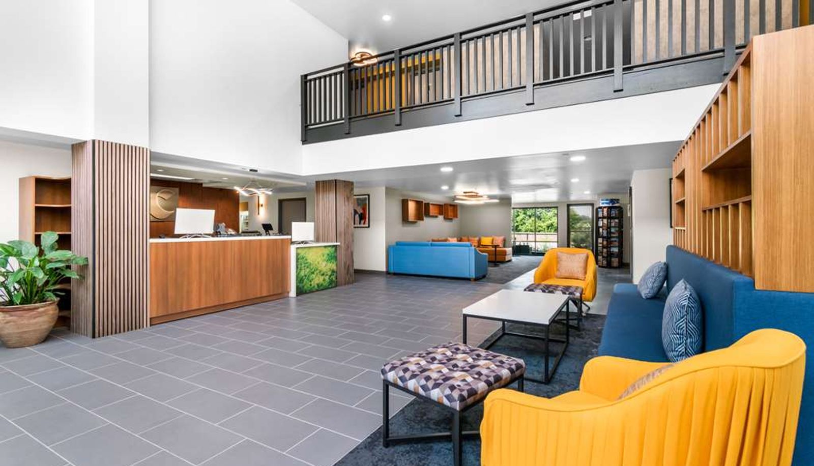 Hall - Comfort Inn & Suites York North