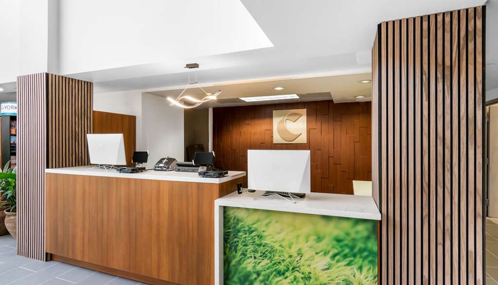 Hall - Comfort Inn & Suites York North
