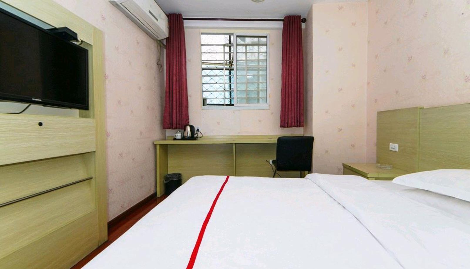 Zimmer - Hongda Hotel (Bayi Plaza Store)