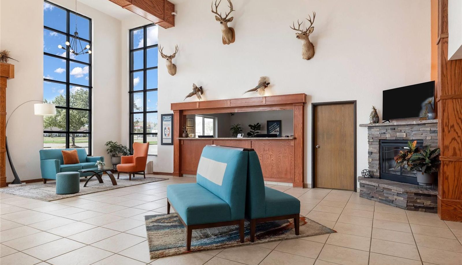 Lobby - Howard Johnson by Wyndham Oacoma Hotel & Suites