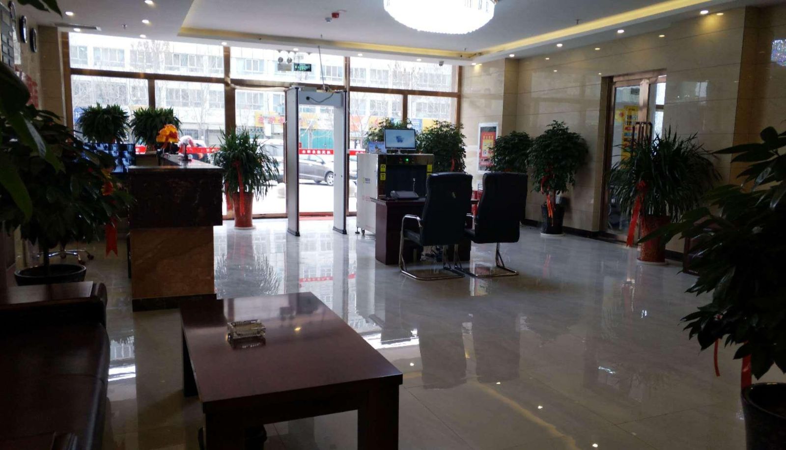 Area esterna dell'hotel - Haitian Business Hotel
