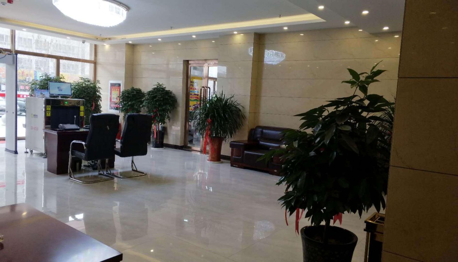 Area esterna dell'hotel - Haitian Business Hotel