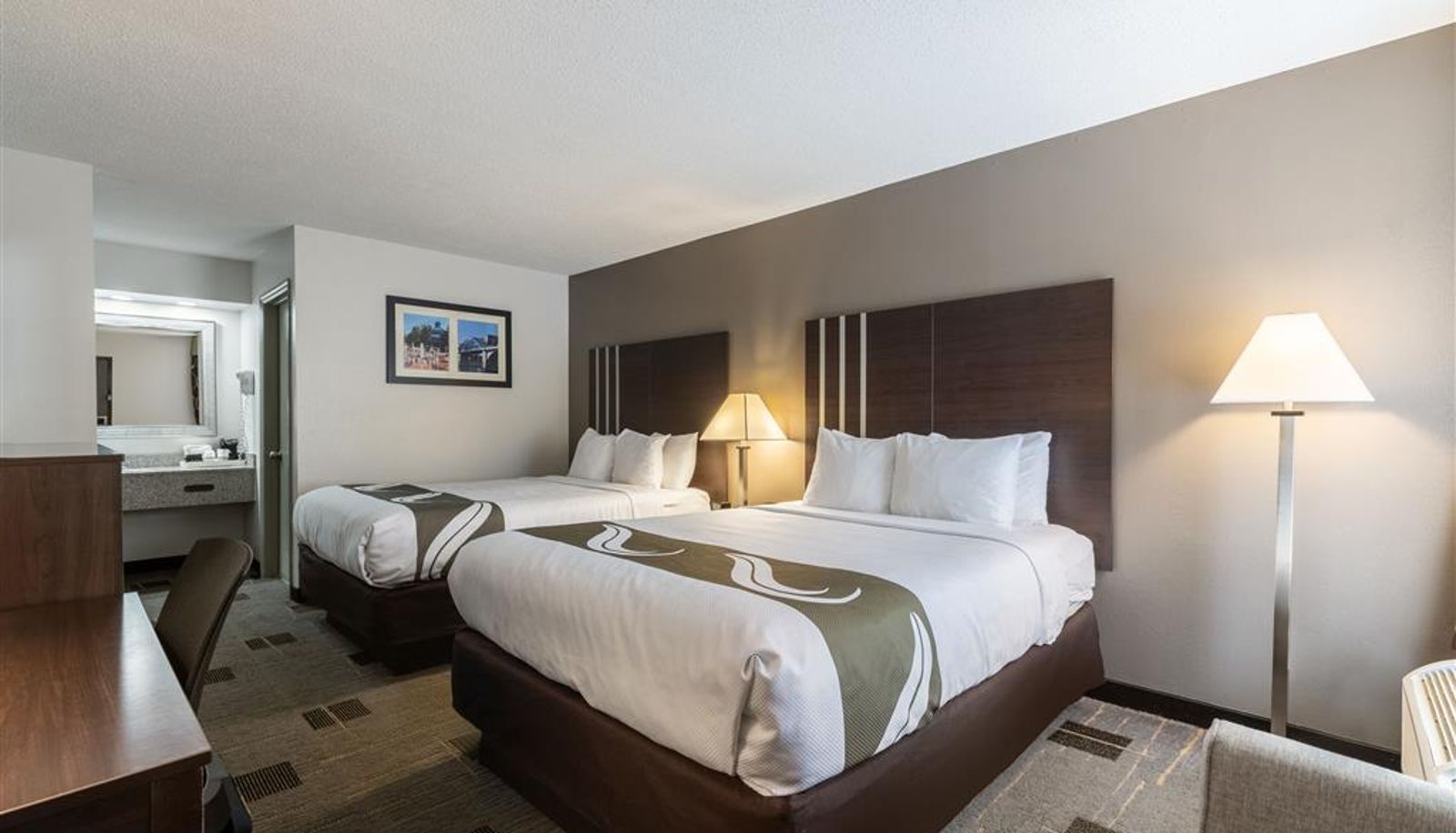 Zimmer - Quality Inn Cleveland North