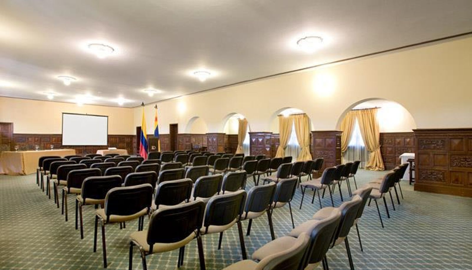 Salle de conférence - Dann Monasterio