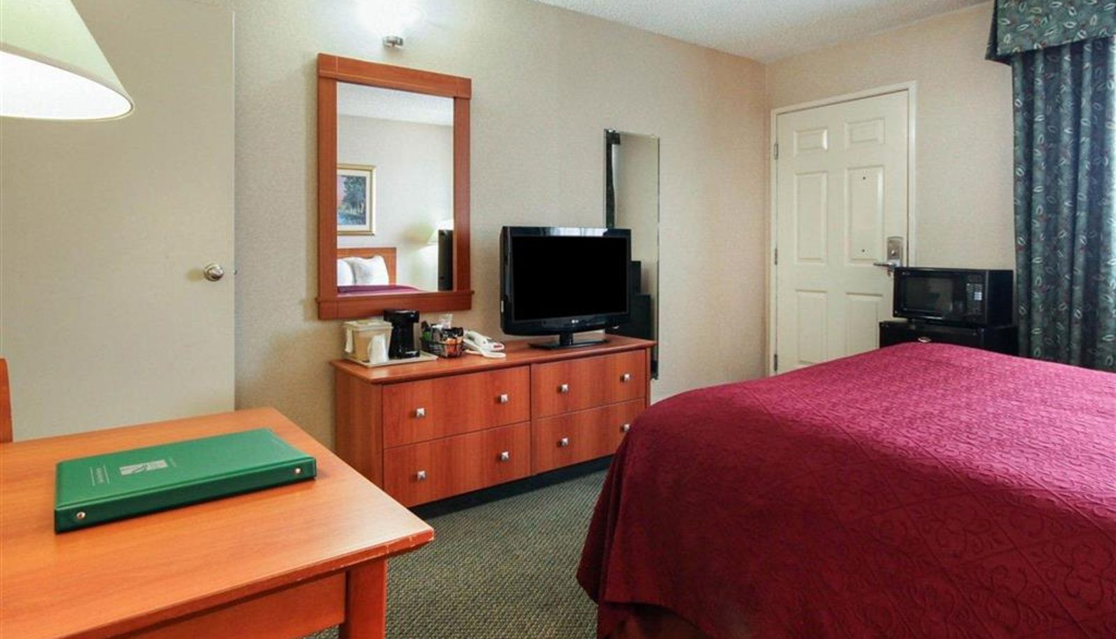 Room - Quality Inn Airport East