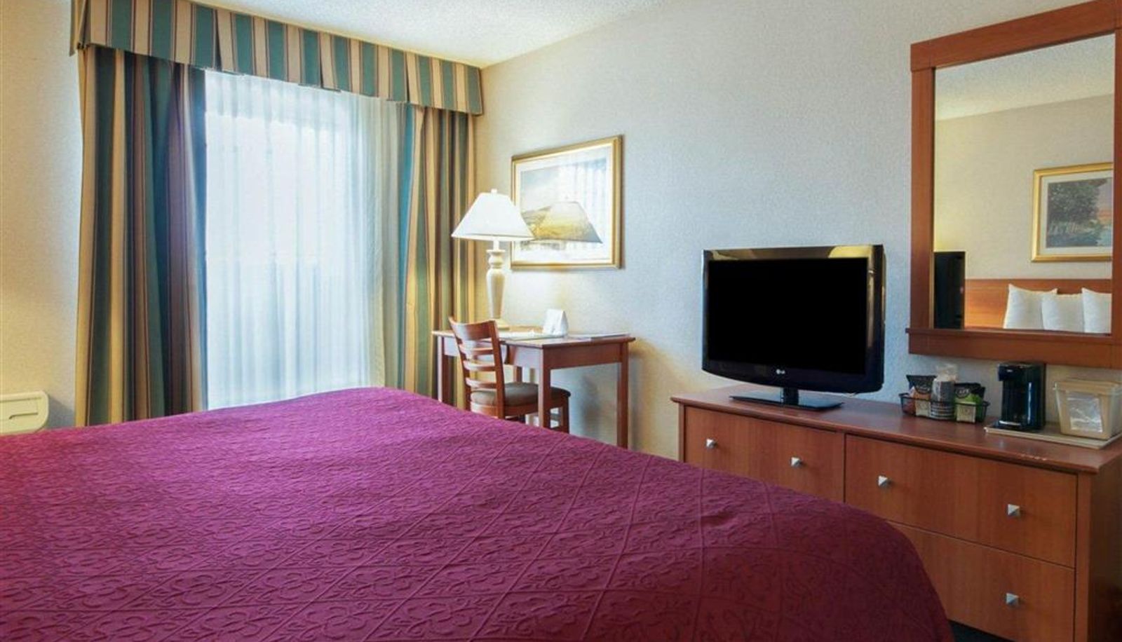 Room - Quality Inn Airport East