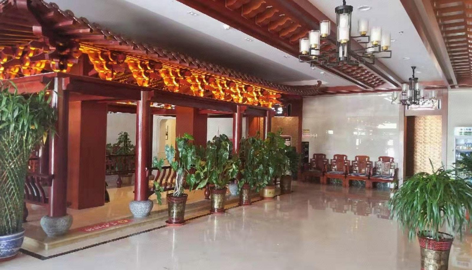 Buitenruimte van het hotel - Clear Water Bay Hotel