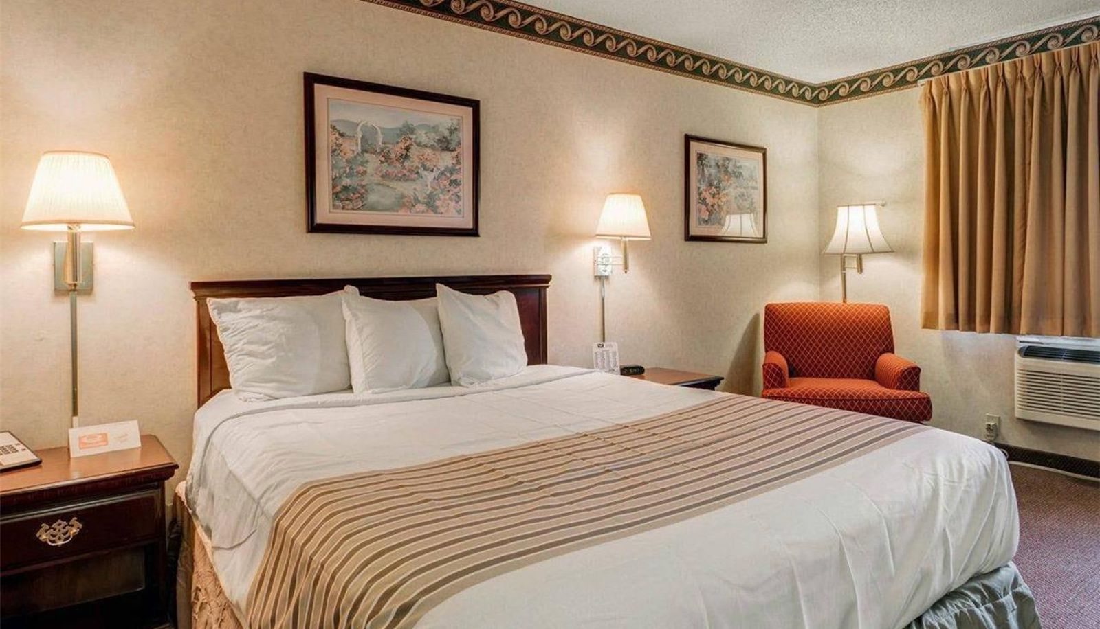 Room - Econo Lodge Inn & Suites El Paso West