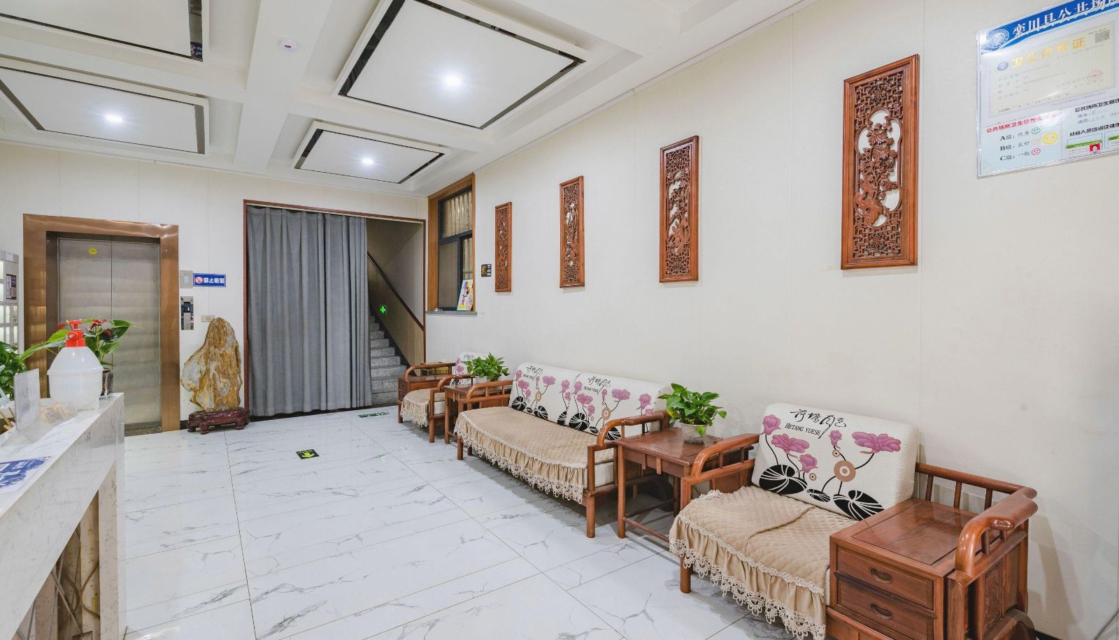 Buitenruimte van het hotel - Zhuoyi Hotel