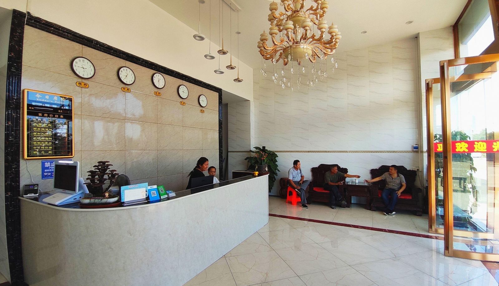 Hotel outdoor area - Haikou Yipin Holiday Hotel