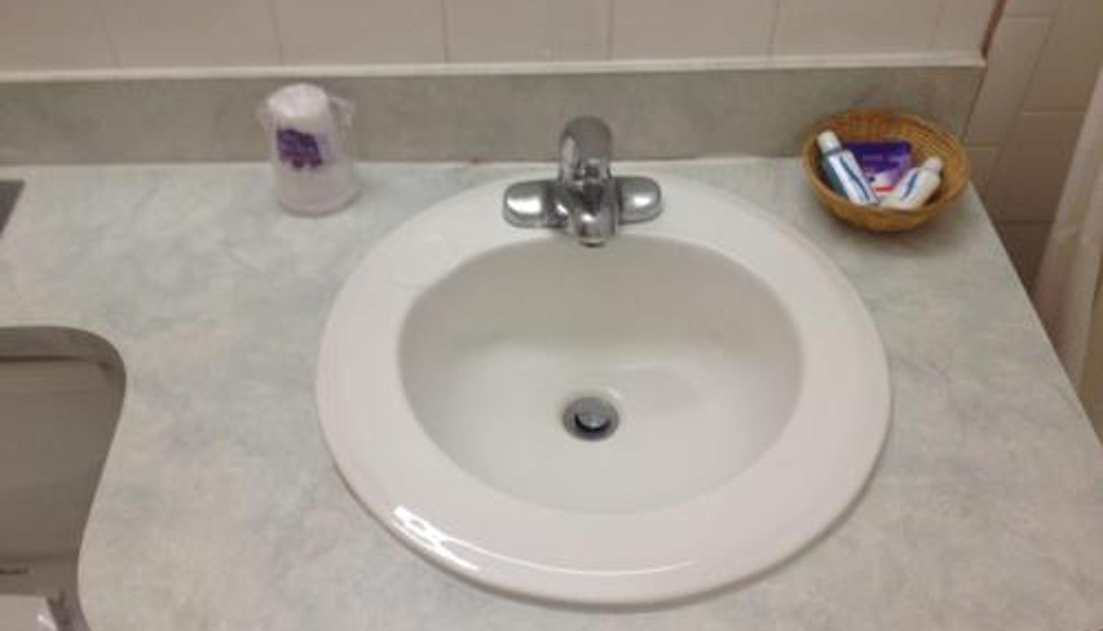 Badezimmer - Richmond Inn and Suites