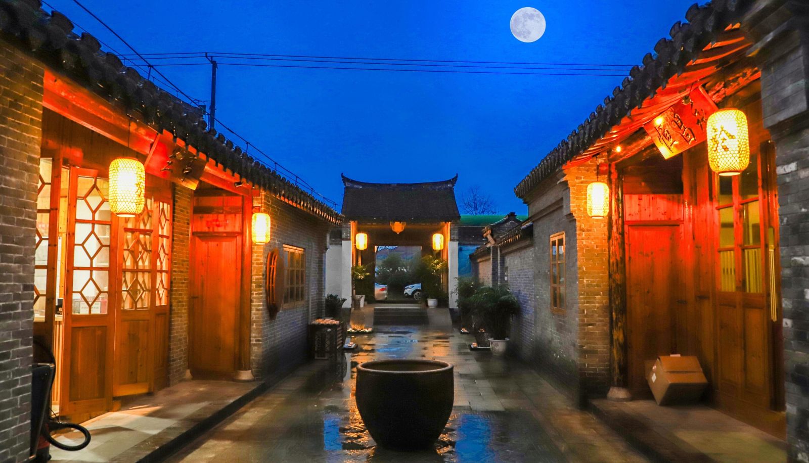 Hotel outdoor area - Impression · Yu Mansion