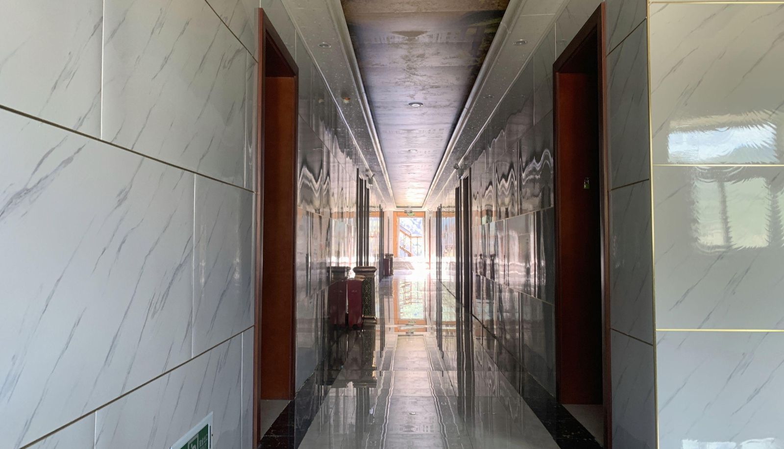 Hotel outdoor area - Four Seasons and You Hotel (Daocheng Yading Scenic Area Tourist Center Store)