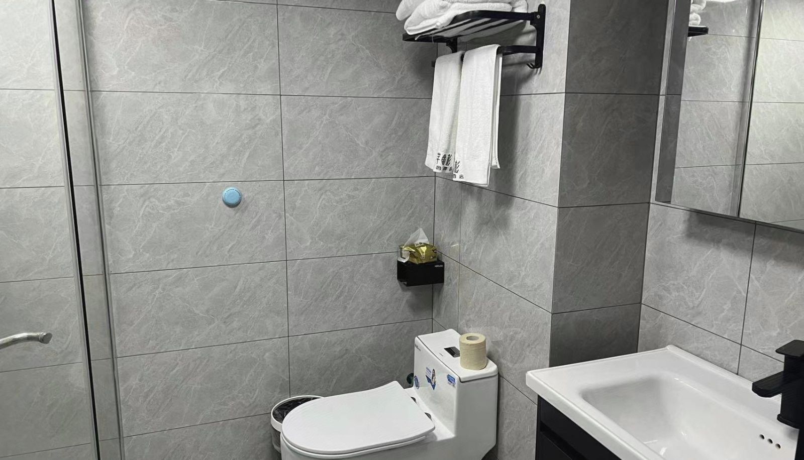 Zewnętrzna część hotelu - Yingnao Hotel (Qingshanhu Baolong Plaza Store)